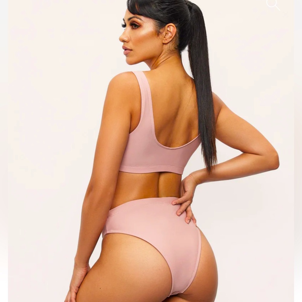 Two Pieces Bikini Sz M. Frederick’s of Hollywood Vedra Blush Pink. High waist